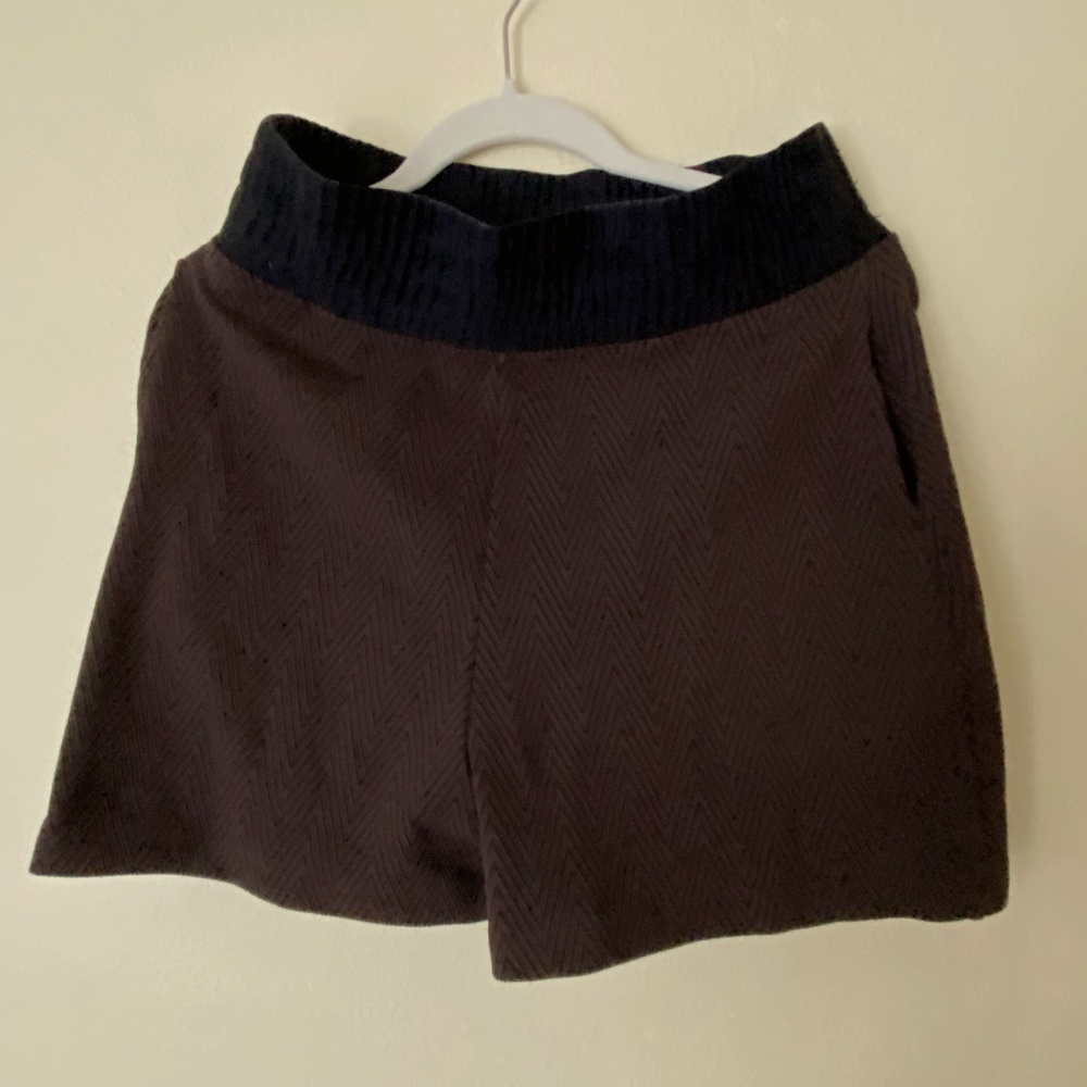 Noli,  brown and black, medium